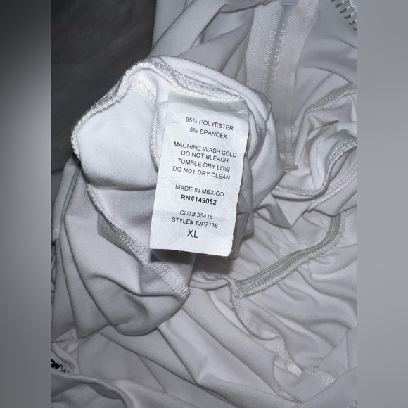 6/$15 Bundle Sale: EUC Fashion Nova White Baby Got Back Raunched Butt Romper - Picture 6 of 7